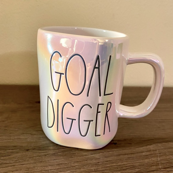 🔥 HTF 🔥 Rae Dunn GOAL DIGGER mug - Picture 1 of 2